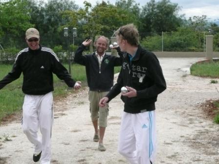 Bas - Robert en Jordy  aan het petanque - en!!