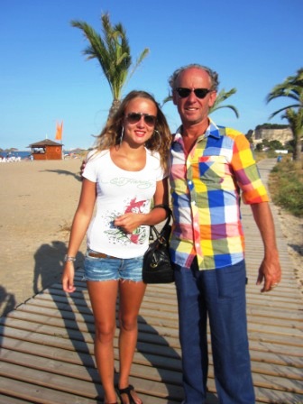 Aan het strand in Denia, op weg naar Oase, iets drinken voor het afscheid van Bert.