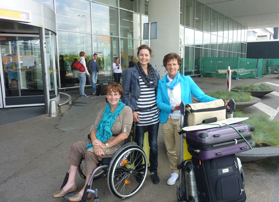 Greet Manon en Erna - Vertrek op Schiphol..