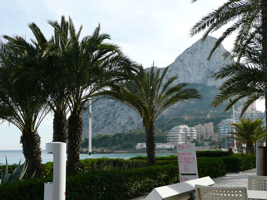 Dit is de Ifach, van de grond af gezien, we zijn bijna op de top geweest..