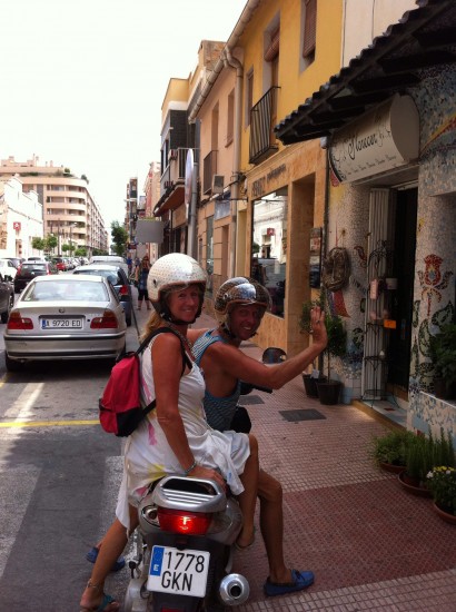 Heerlijk rijden op de scooter deze zomer. Vooral de drukte in Denia kunnen omzeilen met dit vervoermiddel. Ideaal!,